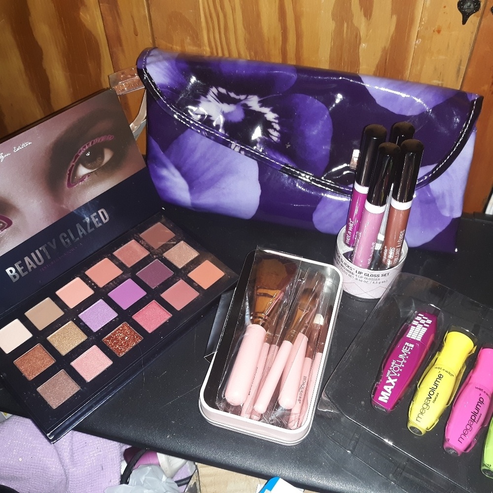 Makeup Bundle with Makeup Bag + Free Gift